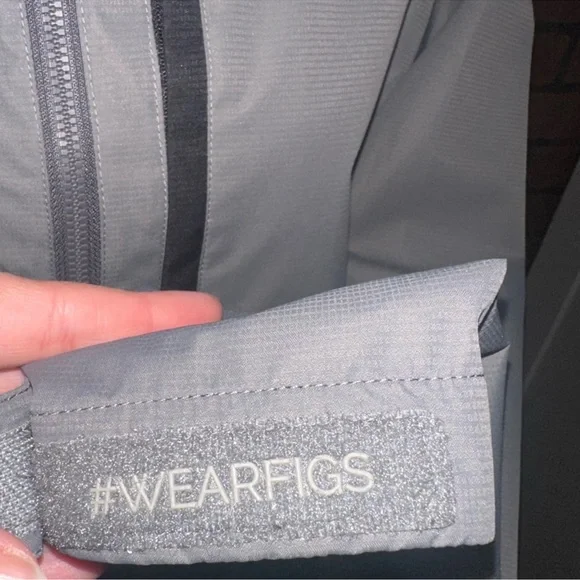 FIGS RAIN JACKET - Picture 6 of 10